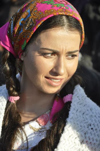 صورة غلاف مقالة ميسون أبو أسعد تخوض أول تجاربها التلفزيونية الكوميدية في "نيران صديقة"