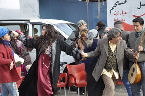 صورة غلاف مقالة لقطات  طريفة من مسلسل "سيت كاز" في إعلانٍ ترويجي للعمل على "بوسطة"
