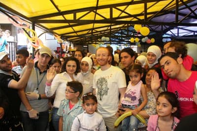 صورة غلاف مقالة مصطفى الخاني يشارك منظمة "آمال" إطلاق مشروعَين