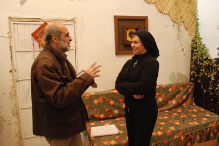 صورة غلاف مقالة سلمى المصري تشيد بهشام شربتجي.. وتطالب السوريين بالصبر