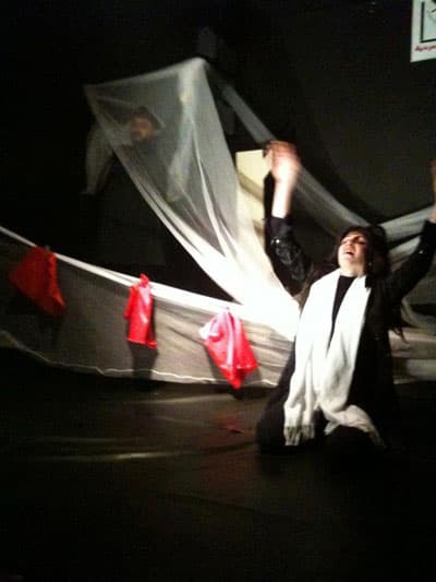 صورة غلاف مقالة "العاصفة والكمان" ل سيف رضا حامد.. أفضل نص في "ربيع العراق"