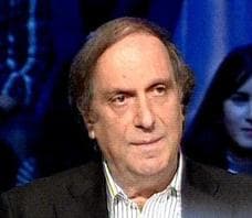 صورة غلاف مقالة سامي كلارك يغني شارة "كشف الأقنعة"