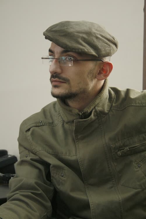 صورة غلاف مقالة "صديقي الأخير" وتعاون واضح بين فريق العمل