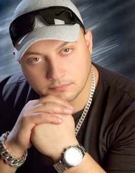 صورة غلاف مقالة الفنان فراس الحمزاوي ل"البعث ميديا": تعرضت لمحاولة اغتيال بسبب أغنية "أنا سوري من سورية"