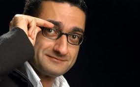 صورة غلاف مقالة جورج خباز: «أرى نفسي بين وودي ألن وشارلي شابلن»