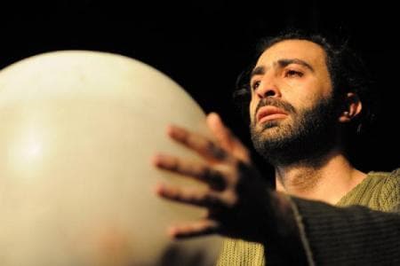 صورة غلاف مقالة كفاح الخوص: ليس لدي أحلام تلفزيونية