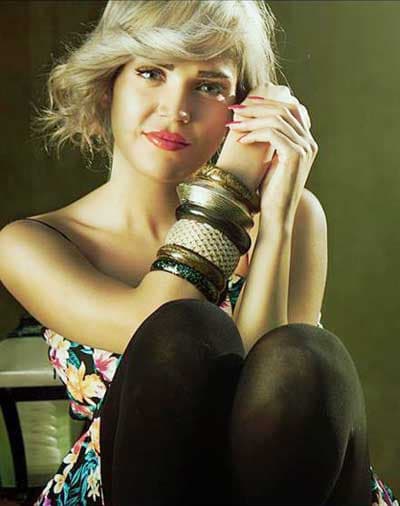 صورة غلاف مقالة لينا دياب : أرفض تكريس الشللية لكني لست ضدها