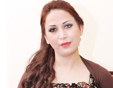 صورة غلاف مقالة لونا الحسن: أنقذنا "بنات الديرة" من عديمي الموهبة