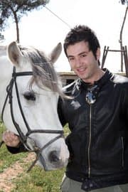 صورة غلاف مقالة يامن الحجلي... نجم الصفحات المزورة لن يغادر دمشق