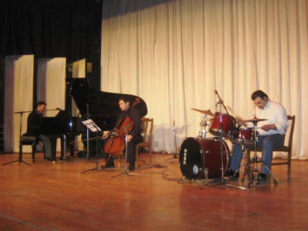 صورة غلاف مقالة الجاز يحيا في سوريا