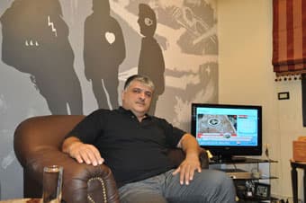 صورة غلاف مقالة شام FM .. " يا قمر على دارتنا"... سامر يوسف مدير الإذاعة... من الحلم الى الحقيقة