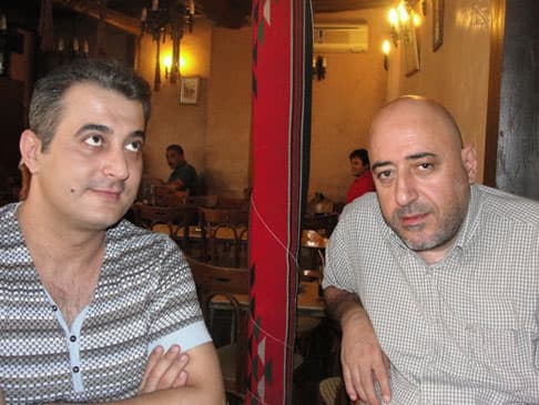 صورة غلاف مقالة صنّاع «لعنة الطين» في حوار مع بوسطة