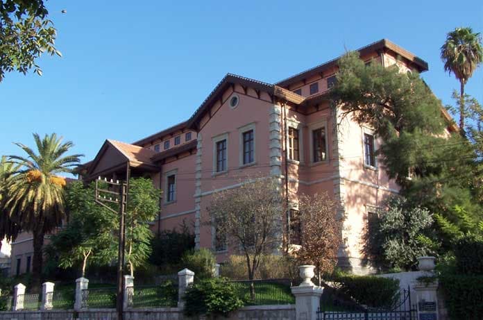 صورة غلاف مقالة دمشق و"عشاقها"