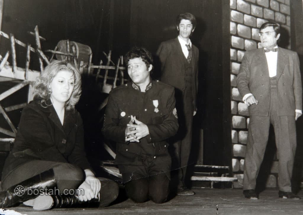 من مسرحية احتفال ليلي خاص لمدينة ديرزدن (تأليف مصطفى الحلاج إخراج علي عقلة عرسان) السبعينيات