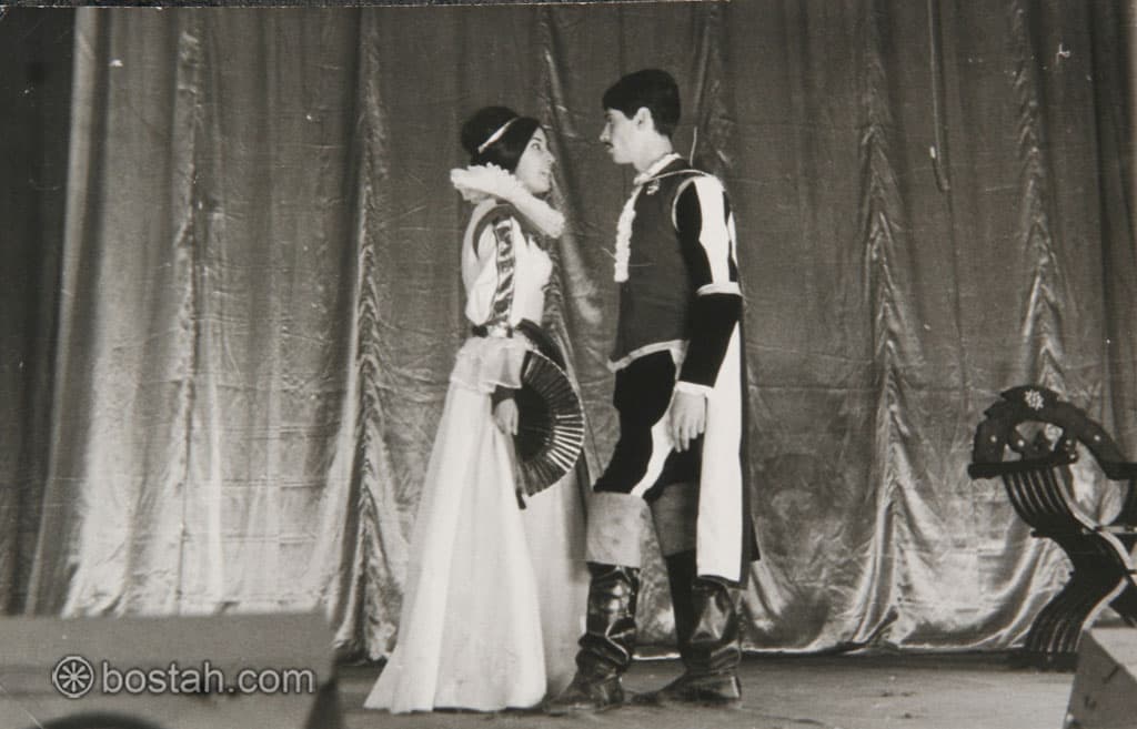 مشهد من مسرحية الخجول في القصر مع يوسف حنا..