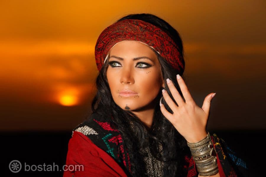 الفنانة المشرقة سلافة معمار في ألبوم صور