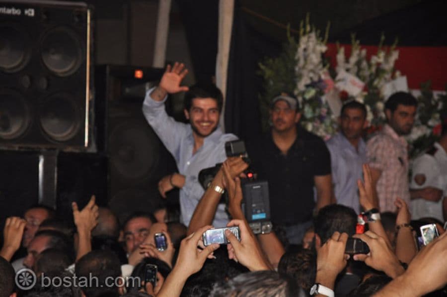 الجماهير تحتفي بناصيف زيتون