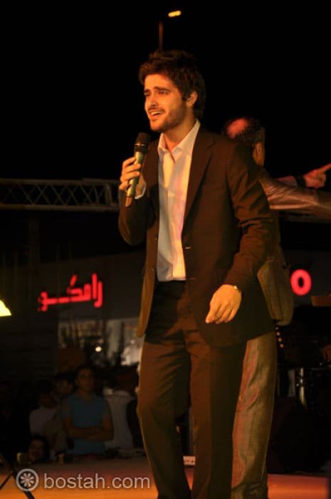 الجماهير تحتفي بناصيف زيتون