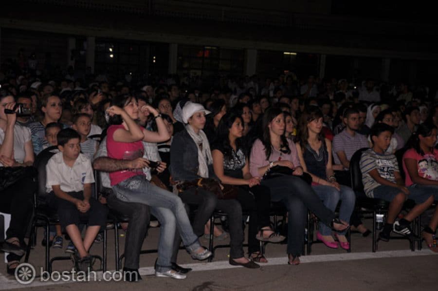 الجماهير تحتفي بناصيف زيتون