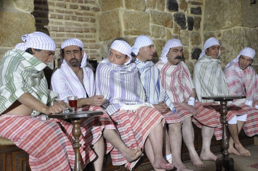 أيمن ونسرين وأدهم.. نجوم "سيت كاز" في ألبوم جديد على بوسطة