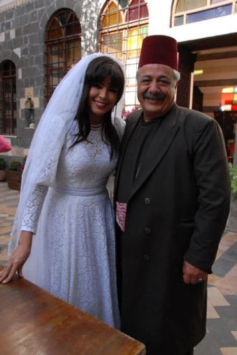 أمل بوشوشة ترتدي "الملاية الشاميّة"... في ألبوم صور خاص على "بوسطة"