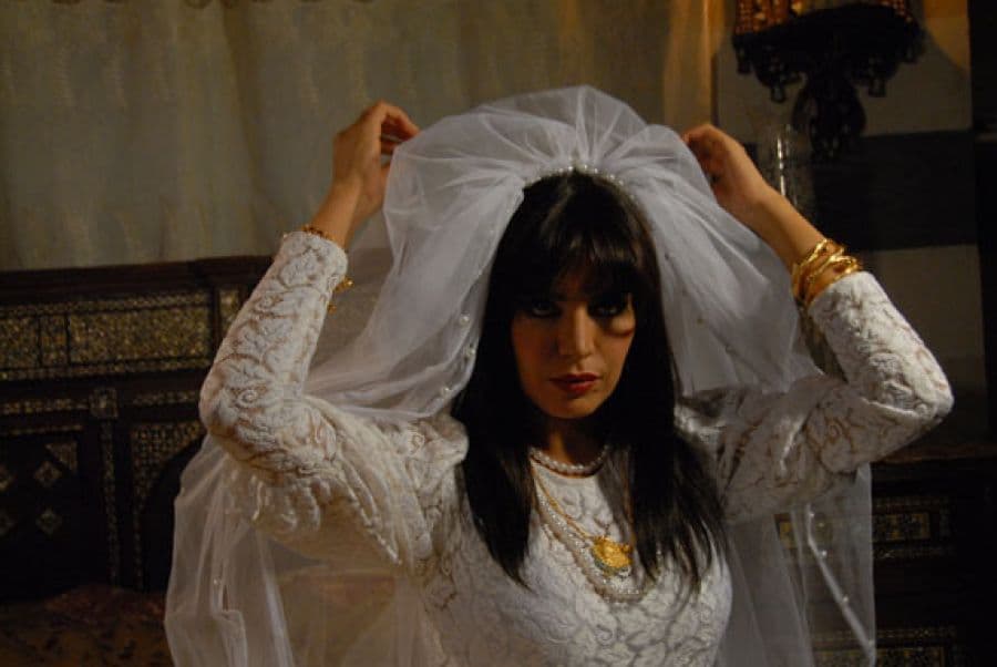 أمل بوشوشة ترتدي "الملاية الشاميّة"... في ألبوم صور خاص على "بوسطة"