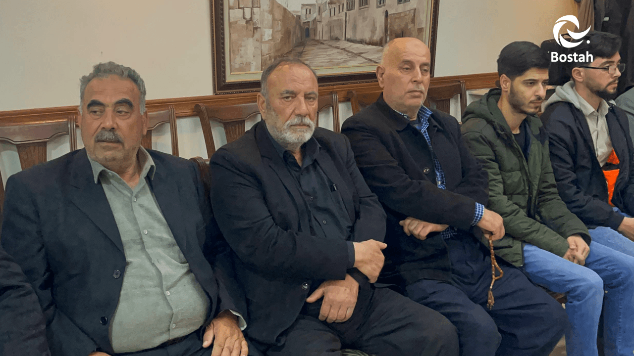 الفنان محمد خاوندي في لقطة من عزاء الراحل أحمد خليفة