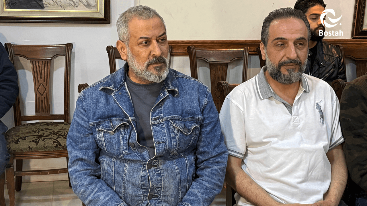 الفنان عبد المنعم عمايري أمام الكاميرا في عزاء الراحل أحمد خليفة
