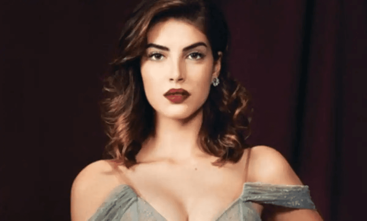 صورة غلاف مقالة دينيز بايسال تنضم إلى مسلسل جديد وتثير التساؤلات حول "حب بلا حدود"