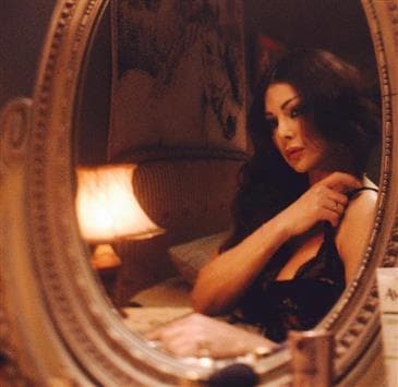 صورة غلاف مقالة ثلاثة يشغلون شاشات مصر: باسم وهيفاء وسما