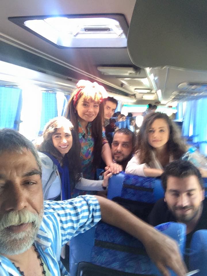 من أجل "دنيا" أيمن رضا يدير ظهره للألم