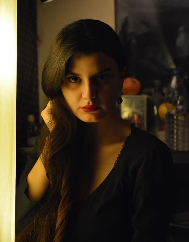 جفرا يونس ابنة أبيها المدللة.. تتمرد