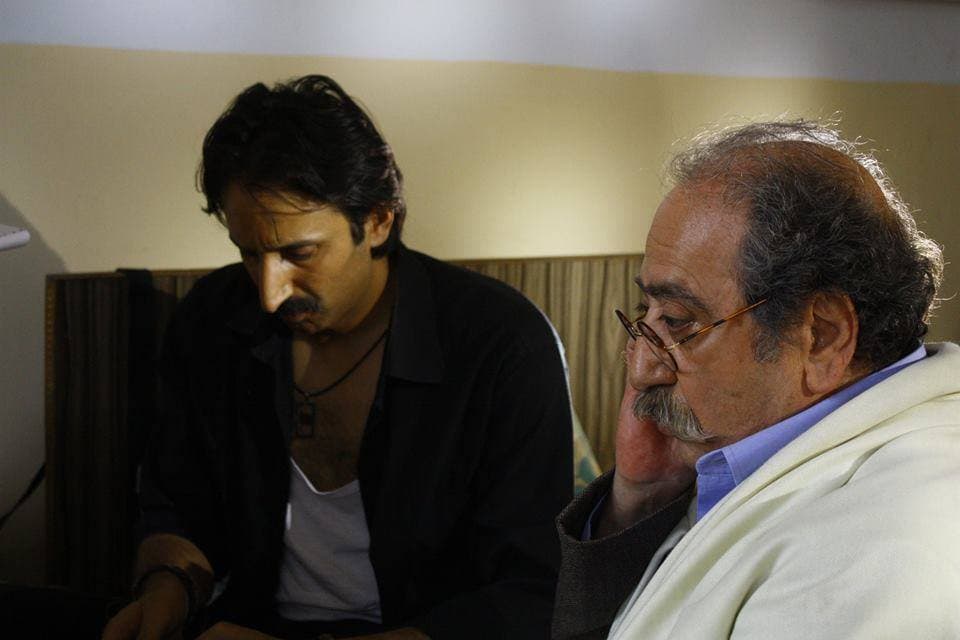 الليث حجو... "ضبّ" الكاميرا معلناً انتهاء تصوير "ضبّوا الشناتي"... والعرض مستمر