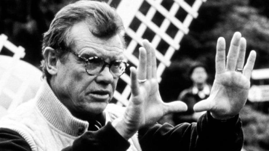 صورة غلاف مقالة وفاة هيو ويلسون مخرج سلسلة Police Academy