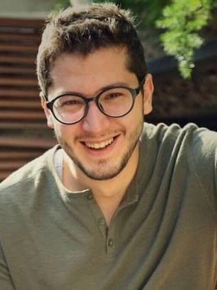 أنس طيارة "شخصية آدم مختلفة.. و أحب العمل مع هذا المخرج سينمائياً"