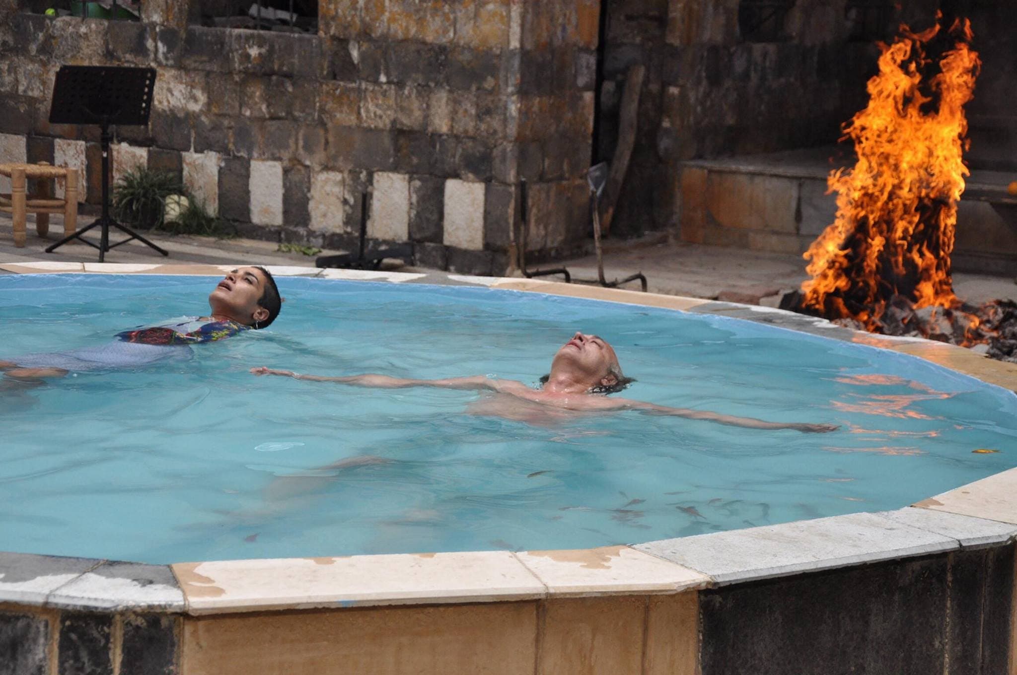 محمد عبد العزيز يصوغ اسطورة سوريّة معاصرة... في "الرابعة بتوقيت الفردوس"