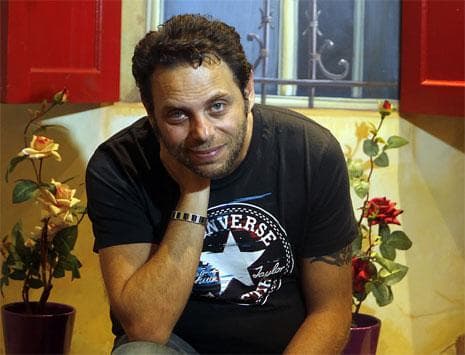 سيف الدين السبيعي يرمي حجراً في مياه راكدة