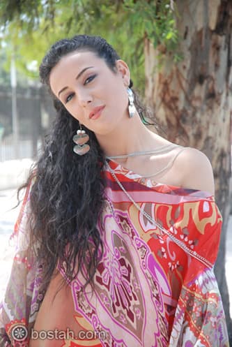 صورة غلاف مقالة كندة حنا.. مصابة في صبايا