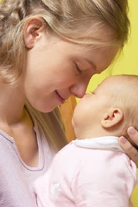 صورة غلاف مقالة الجنة تحت أقدام الأمهات.. تحية الفنانين إلى الأم في عيدها