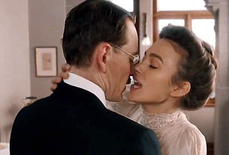 صورة غلاف مقالة كيرا نايتلي: قمت بشرب الفودكا لتمثيل مشاهدي الجنسية