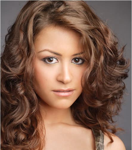 صورة غلاف مقالة في مصر.. "شباب" السينما يتحدون "عواجيز" التلفزيون في عقر دارهم..