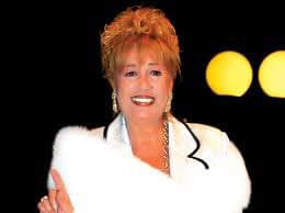 صورة غلاف مقالة منى واصف تستعد ل "ولادة من الخاصرة 2" و"ابن الداية"