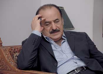 صورة غلاف مقالة سيرته الشخصية.. سيرة لتاريخ المسرح السوري في نصف قرن.. أسعد فضة: الفن لا ينفصل عن الواقع وكل فنان يقرأ الواقع وفقاً لتجربته