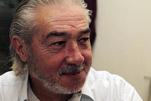 صورة غلاف مقالة نجدت أنزور عاتب على القنوات الخليجية