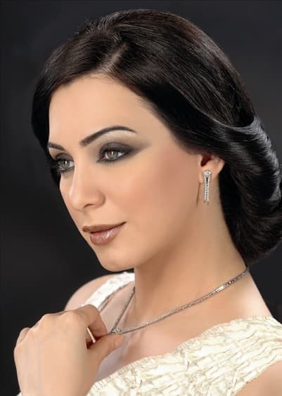 صورة غلاف مقالة سلاف فواخرجي تشرح ملابسات أجرها في "شجرة الدر"