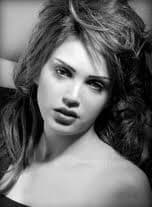 صورة غلاف مقالة لينا دياب: أنا ممثلة وعلي تقديم كل الأدوار