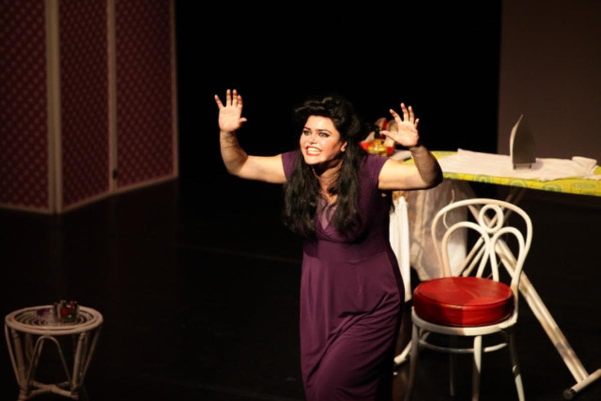 پوستر "مونودراما امرأة وحيدة" پوستر "مونودراما امرأة وحيدة"