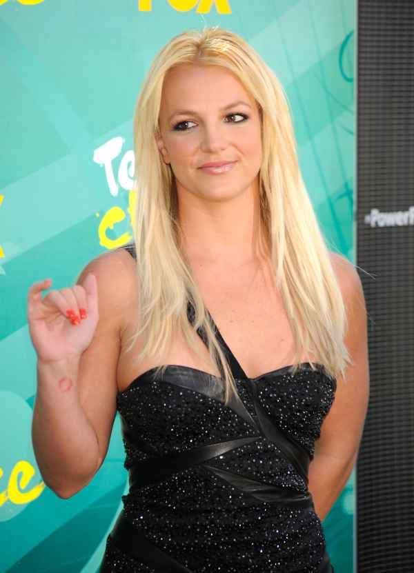 بريتني سبيرز تلتزم منزلها بعد حادثة الاعتقال 