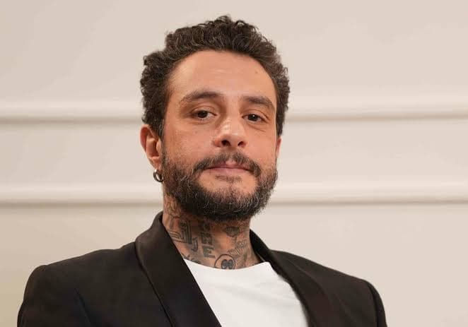 صورة غلاف مقالة أحمد الفيشاوي يروّج لفيلمه الجديد بإطلالة غامضة تشعل فضول الجمهور