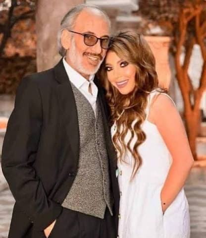 غسان مسعود مع ابنته لوتس قبل عرض "محارب الصحراء"